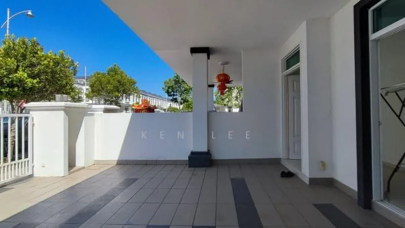Exterior type: linked terrace house; features: tiled flooring, white painted walls, decorative lanterns, manicured landscaping, fenced boundary, open-air porch, column support, doorway access, outdoor space; style: modern.