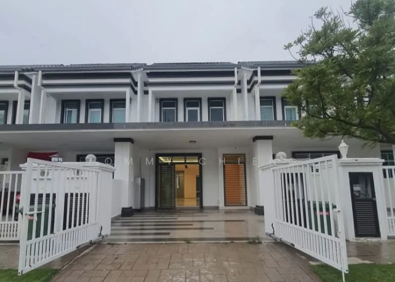 Exterior type: linked terrace house; features: white painted facade, horizontal wooden slats on upper level, glass sliding doors, stone-paved walkway, manicured lawn, fenced front yard, two-storey structure, gated entry, modern architectural design; style: modern.