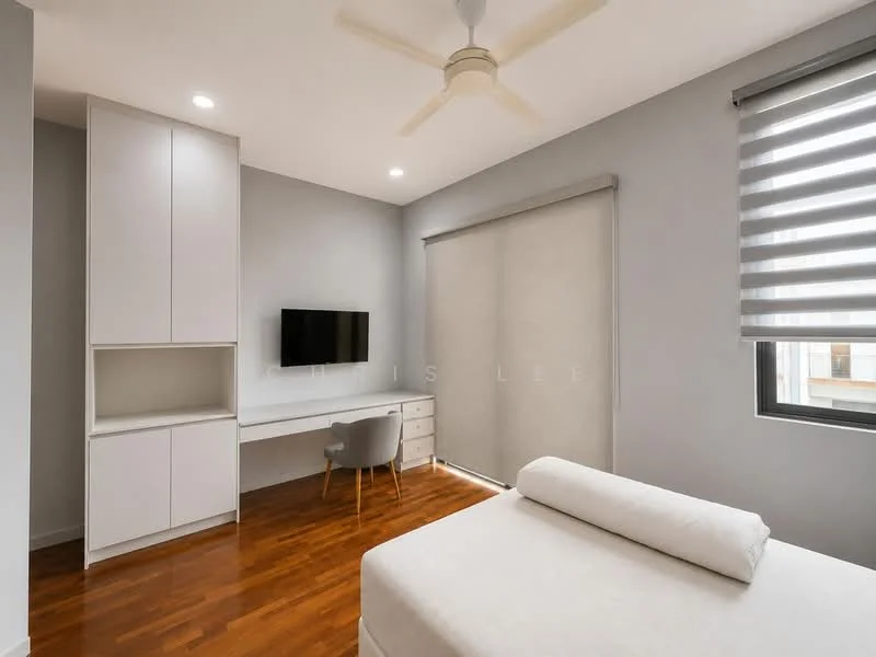Bedroom features: queen-size bed with white bedding, wooden flooring, light grey painted walls, ceiling fan, built-in wardrobe with white finish, wall-mounted TV, study desk with chair, roller blinds on windows, large window with natural light; style: modern.