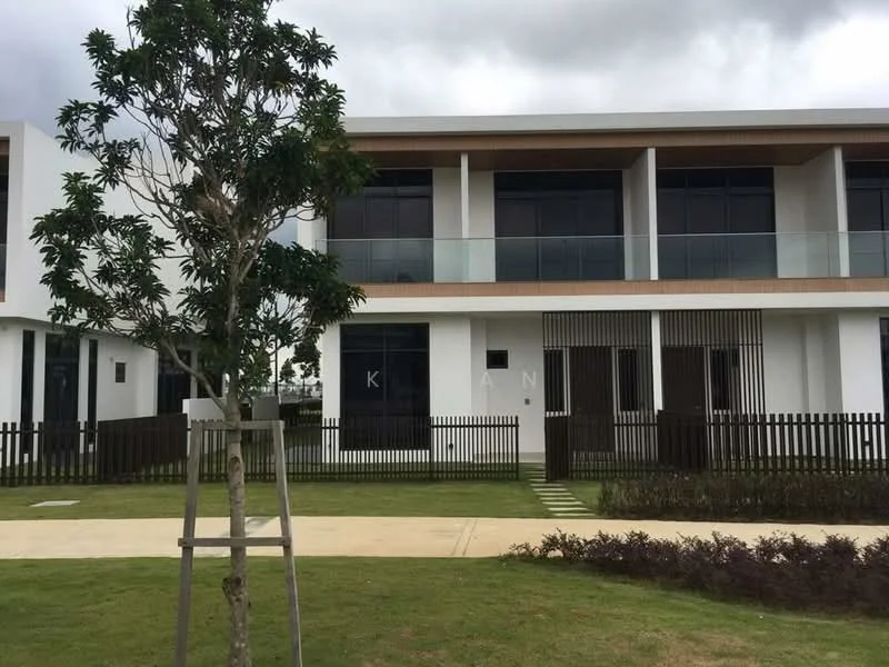 Exterior type: linked terrace house; features: white painted facade, flat roof, large glass windows, wooden balcony railing, manicured lawn, paved walkway, fence surrounding property, landscaped garden, two-storey structure; style: modern.