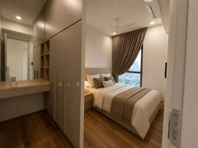 Bedroom features: queen-size bed with beige bedding, upholstered headboard, two bedside tables, table lamps on bedside tables, built-in wardrobe with sliding doors, wooden flooring, ceiling fan, floor-to-ceiling window with city view, curtains in a neutral tone, dressing table with mirror; style: modern; view: city.
