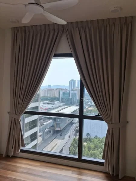Room features: floor-to-ceiling windows, beige curtains, wooden flooring, city view; style: modern; view: city.