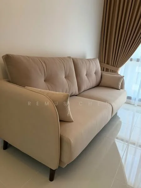 Living features: beige fabric sofa, tufted backrest, two armrests, light-coloured walls, floor-to-ceiling windows, sheer curtains, glossy tile flooring; style: modern.