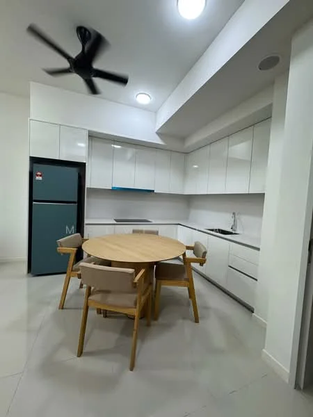 Kitchen features: white cabinetry, blue accent cabinet, stainless-steel sink, chrome pull-down faucet, built-in oven, fridge, 4-burner gas hob, round wooden dining table, 4 wooden dining chairs, recessed downlights, ceiling fan, tile flooring; style: modern.
