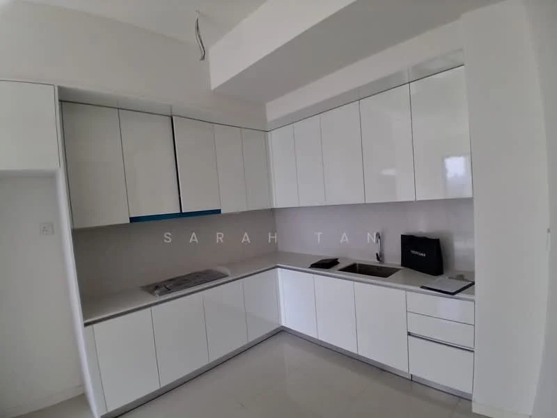 Kitchen features: white glossy cabinetry, grey countertop, built-in gas hob, stainless-steel sink, single-bowl sink, chrome faucet, wall-mounted kitchen hood, ceramic tile flooring, recessed downlights, open shelving, appliance garage, minimalist design; style: modern.