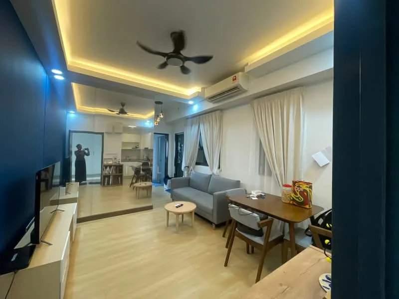 Living features: light wood flooring, blue accent wall, sofa in grey fabric, coffee table, dining table with chairs, floor-to-ceiling mirror, 5-blade ceiling fan with light, recessed LED downlights, sheer curtains, wall-mounted TV, air conditioning unit; style: modern.