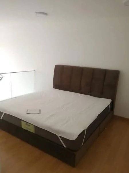Bedroom features: king-size bed, upholstered headboard, wooden flooring, white walls, ceiling light, bedside table, bedding, blanket; style: modern.