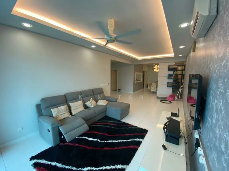 Living features: 3-seater fabric sofa in grey, area rug with geometric pattern in black and red, wall-mounted TV, TV console, recessed downlights, ceiling fan with integrated light, white painted walls, white tiled flooring, open layout to adjacent room; style: modern.
