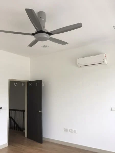 Room features: white painted walls, wooden flooring, 5-blade ceiling fan, wall-mounted split AC, door leading to another room, light switch, baseboard, window frame; style: modern.