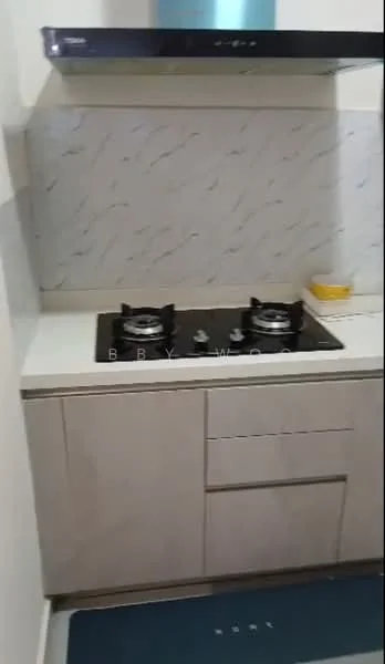 Kitchen features: white marble backsplash with grey veining, light grey cabinetry, built-in gas stove with two burners, stainless-steel range hood, white countertop, single-bowl stainless-steel sink, yellow dish rack, blue mat on floor; style: modern.