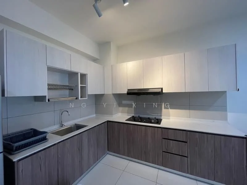 Kitchen features: white laminate cabinetry, wood grain lower cabinets, stainless-steel single-bowl sink, chrome pull-down faucet, black built-in gas hob, black range hood, white quartz countertop, tile backsplash, open shelving, under-cabinet lighting, ceramic tile flooring; style: modern.
