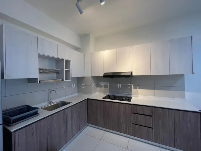 Kitchen features: L-shaped kitchen layout, white laminate upper cabinets, wood grain lower cabinets, stainless-steel single-bowl sink, chrome pull-down faucet, granite countertop, built-in gas hob, exhaust hood, tile backsplash, open shelving, under-cabinet lighting, white tiled flooring, recessed downlights; style: modern.