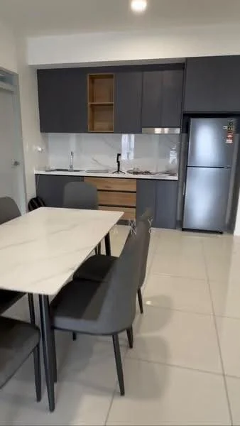 Kitchen features: white marble countertop, grey cabinetry, wooden lower cabinets, stainless-steel fridge, built-in oven, four-burner gas hob, single-bowl stainless-steel sink, chrome pull-down faucet, white tiled backsplash, dining table with six grey chairs, ceramic tile flooring, recessed downlights; style: modern.