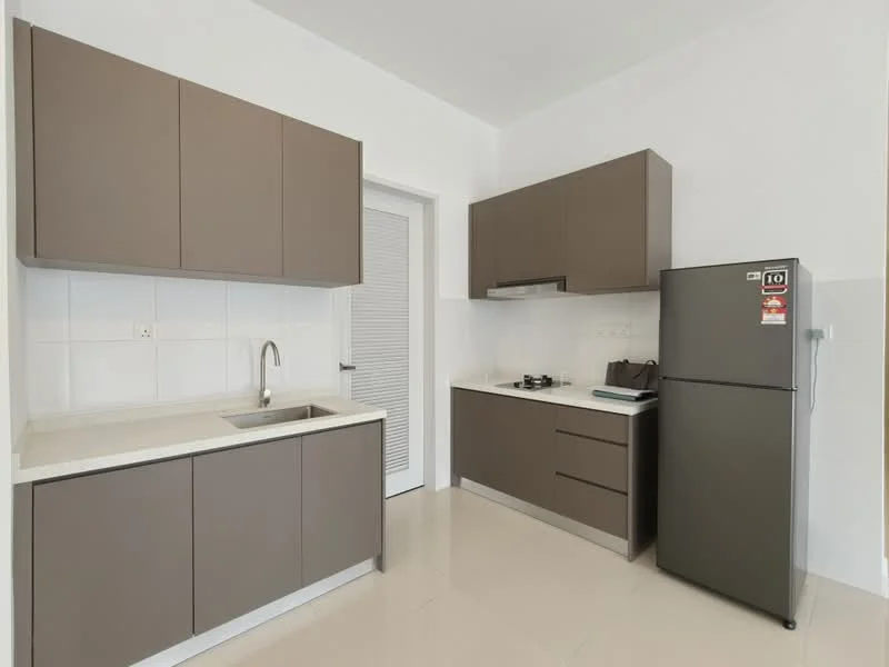 Kitchen features: brown flat-panel cabinets, white quartz countertop, single-bowl stainless-steel sink, chrome pull-down faucet, built-in gas hob, stainless-steel range hood, fridge, white tiled backsplash, light-colored tiled flooring, door to pantry or utility room; style: modern.