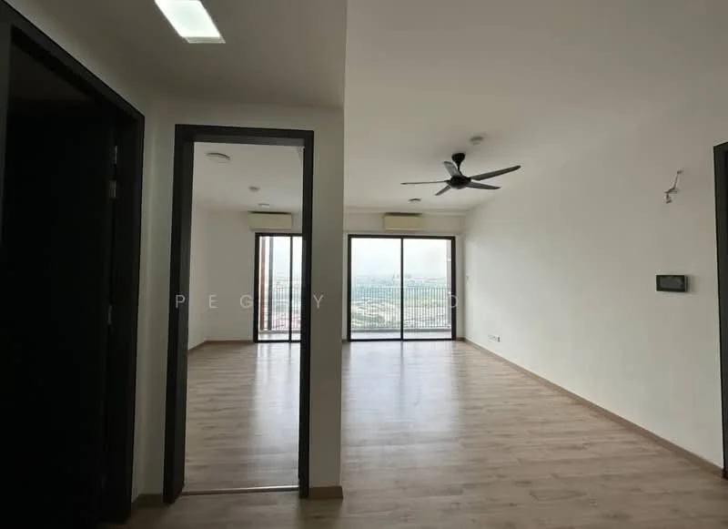 Living features: laminate flooring, white painted walls, 5-blade ceiling fan, floor-to-ceiling windows, city view, recessed lighting, air conditioning unit, open layout; style: modern; view: city.