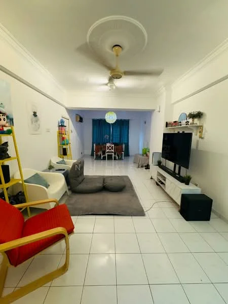 Living features: white painted walls, white ceiling with crown moulding, tiled flooring, 5-blade ceiling fan with light, sofa in white fabric, red armchair, grey area rug, TV console in white, wall-mounted TV, decorative plants, dining table with chairs, curtains in teal, shelving unit in yellow; style: modern.