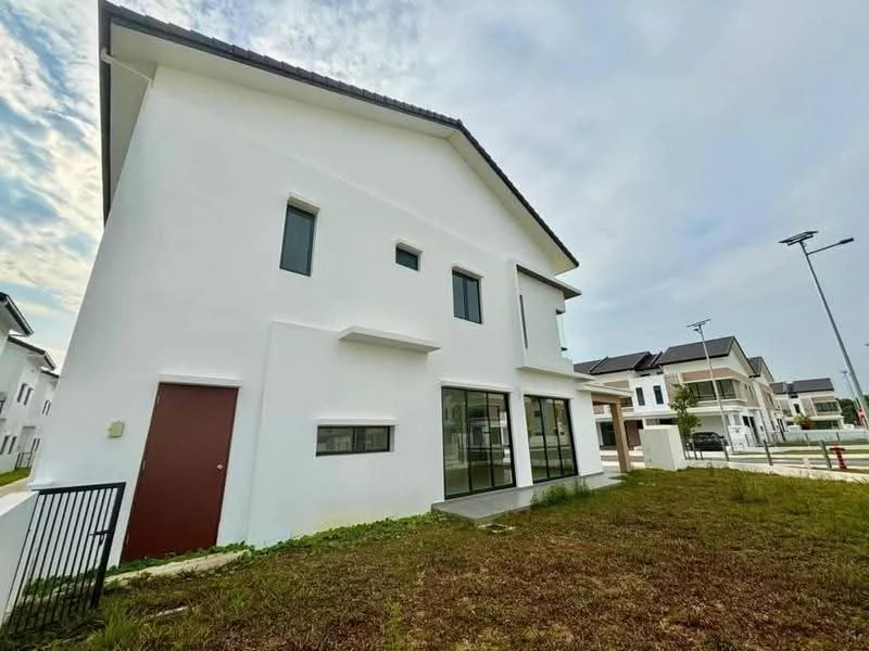 Exterior type: detached bungalow; features: white painted facade, flat roof, large glass windows, single red door, manicured lawn, concrete pathway, surrounded by residential buildings, modern architectural design; style: modern.