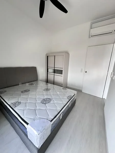 Bedroom features: queen-size bed, upholstered headboard, light-colored walls, laminate flooring, ceiling fan, wall-mounted split AC, built-in wardrobe with sliding doors, white door; style: modern.