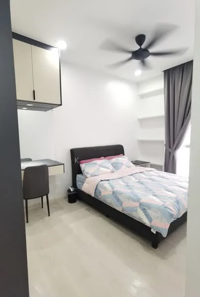 Bedroom features: queen-size bed with patterned bedding, upholstered headboard, ceiling fan, built-in wardrobe, study desk with chair, wall-mounted shelves, large window with sheer curtains, light-colored laminate flooring, recessed ceiling lights, grey accent wall; style: modern.