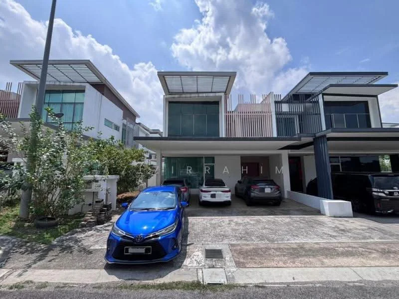 Exterior type: linked terrace house; features: two-storey building, flat roof, glass facade, white painted facade, recessed balconies, manicured lawn, driveway with interlocking pavers, car porch with awning, multiple parking spaces, surrounded by mature greenery; style: modern.