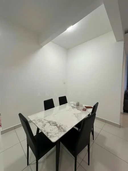 Dining features: marble dining table, 4 black upholstered dining chairs, white painted walls, tile flooring, recessed ceiling lights; style: modern.