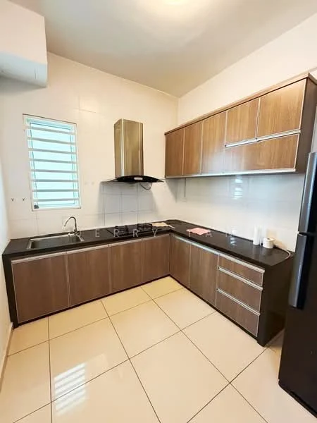Kitchen features: L-shaped kitchen layout, brown wooden cabinetry, black granite countertop, single-bowl stainless-steel sink, chrome pull-down faucet, built-in stainless-steel range hood, ceramic tile flooring, white tiled walls, window with horizontal slats, freestanding black refrigerator; style: modern.