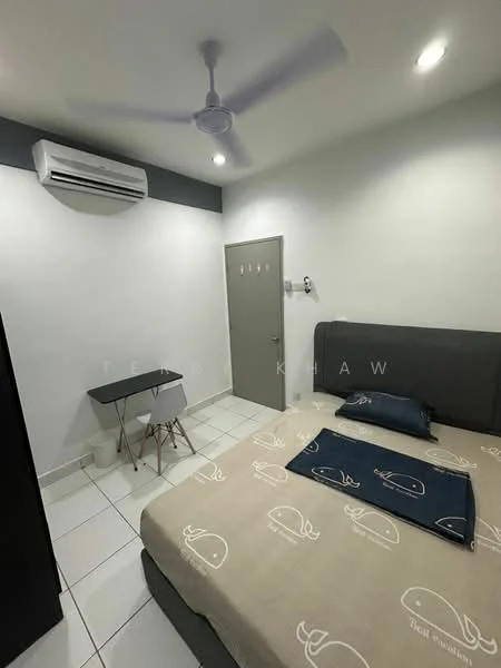 Bedroom features: queen-size bed with grey upholstered headboard, light beige bedding with whale pattern, 1 bedside table, 1 wall-mounted lamp, 1 wall-mounted mirror, 1 wall-mounted air conditioning unit, white painted walls, grey accent wall, ceiling fan, tile flooring, sliding door, built-in wardrobe; style: modern.