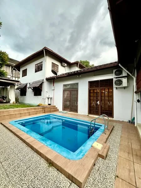 Exterior type: detached bungalow; features: in-ground swimming pool, pool deck with steps, landscaped garden with gravel, exterior wall with white paint, multiple air conditioning units, wooden roof eaves, sliding glass doors, outdoor seating area with awning; style: modern.