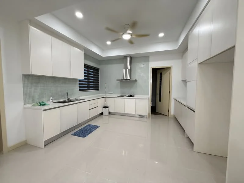 Kitchen features: white cabinetry, stainless-steel range hood, single-bowl stainless-steel sink, chrome pull-down faucet, grey tiled backsplash, built-in oven, freestanding range oven, ceramic tile flooring, recessed downlights, 5-blade ceiling fan with light, window with black blinds, countertop with integrated storage, kitchen island, waste bin; style: modern.