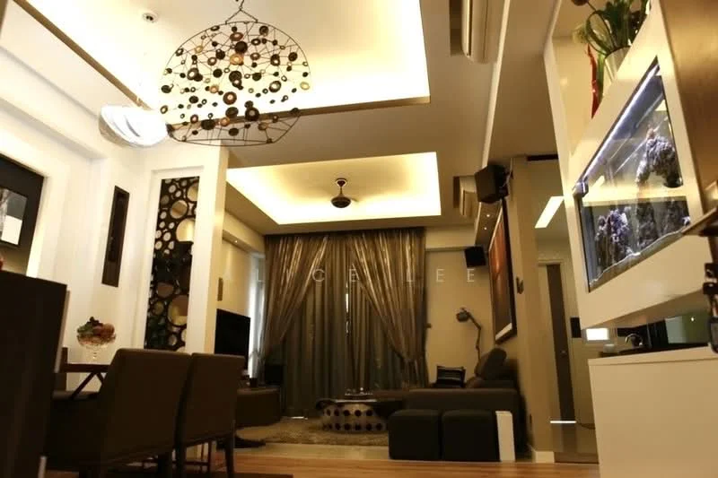 Living features: wooden flooring, recessed ceiling with integrated lighting, 5-blade ceiling fan, large floor-to-ceiling windows with sheer curtains, sofa in dark grey fabric, coffee table with circular design, decorative wall with circular motifs, wall-mounted TV, decorative plants in pots, artwork on the wall, dining table with four chairs, LED strip lighting, wall-mounted aquarium; style: modern.