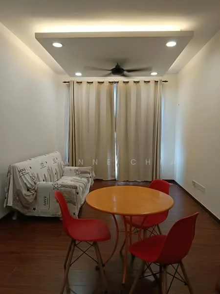 Living features: 3-seater sofa with fabric cover, round dining table, 4 red plastic dining chairs, wooden flooring, white painted walls, recessed ceiling lights, 5-blade ceiling fan, floor-to-ceiling curtains; style: modern.