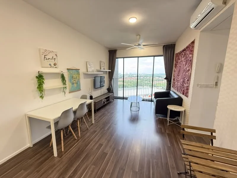 Living features: wooden flooring, white painted walls, 5-blade ceiling fan with light, floor-to-ceiling windows, black leather sofa, coffee table, TV console, wall-mounted TV, dining table with 4 chairs, decorative wall tapestry, open shelving, decorative plants; style: modern; view: city.