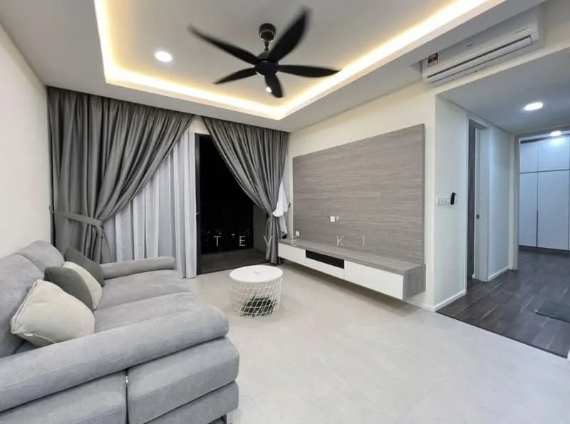 Living features: 3-seater fabric sofa in grey, coffee table, wall-mounted TV console, recessed ceiling lights, 5-blade ceiling fan with light, floor-to-ceiling curtains, light-colored walls, laminate flooring, sliding glass door, decorative wall paneling; style: modern.