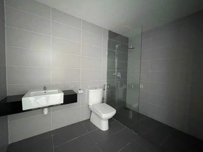 Bathroom features: grey tiled walls, grey tiled flooring, glass shower enclosure, chrome shower head, wall-mounted sink, black countertop, one-piece toilet, toilet paper holder; style: modern.