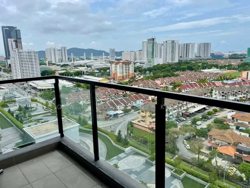 Room style: modern; view: city.