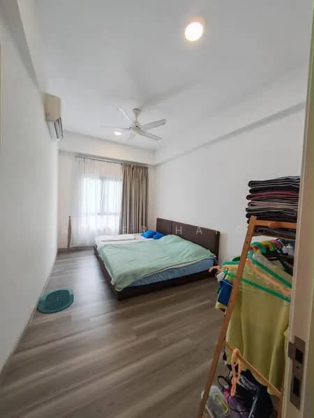 Bedroom features: queen-size bed with green bedding, wooden bed frame, 2 bedside pillows, ceiling fan, wall-mounted split AC, floor-to-ceiling window with sheer curtains, light-colored walls, laminate flooring, clothes rack with folded towels, round area rug; style: modern.
