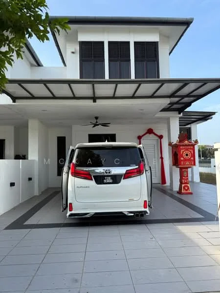 Exterior type: detached bungalow; features: white painted facade, flat roof, covered car porch, paved driveway, manicured landscaping, outdoor ceiling fan, red decorative elements, traditional Chinese altar, large windows, sliding glass door; style: modern.