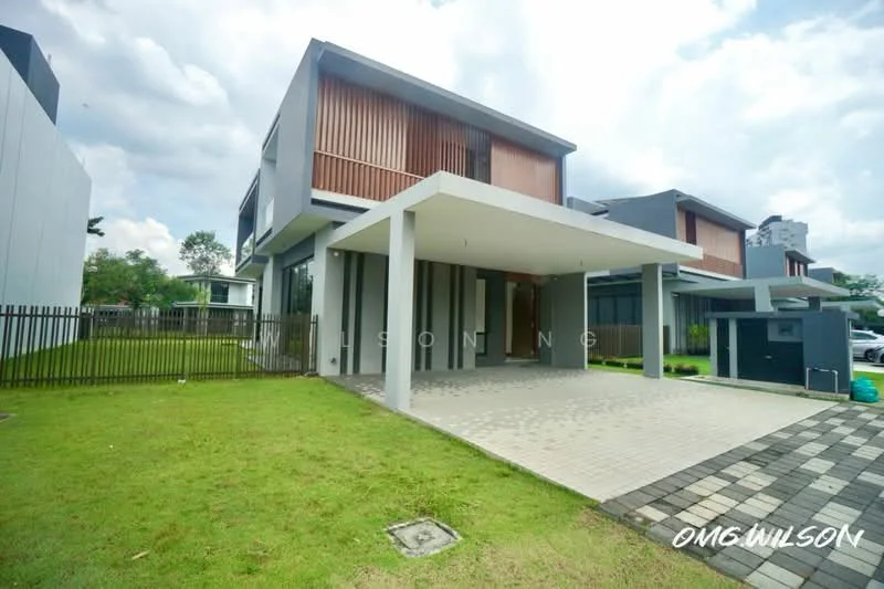 Exterior type: detached bungalow; features: grey painted facade, wooden slatted balcony, flat roof, single-storey, manicured lawn, paved driveway, car porch with awning, surrounded by greenery; style: modern.