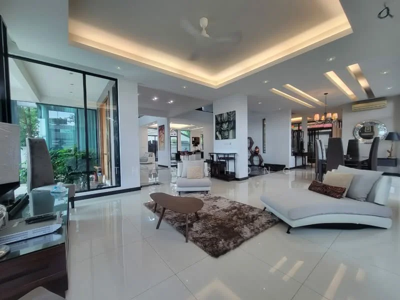 Living features: large sectional sofa in light fabric, area rug with geometric pattern, coffee table, floor-to-ceiling windows, sliding glass door, recessed downlights, ceiling fan, decorative mirror, wall-mounted TV, open layout, polished ceramic tile flooring, light grey painted walls, crown moulding, artwork on walls; style: modern; view: garden.