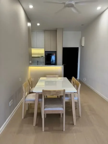 Dining features: white dining table, 5 wooden dining chairs, light wood flooring, recessed downlights, kitchen cabinetry with light wood finish, built-in oven, microwave, stainless-steel fridge, open kitchen layout, neutral wall color, ceiling fan; style: modern.