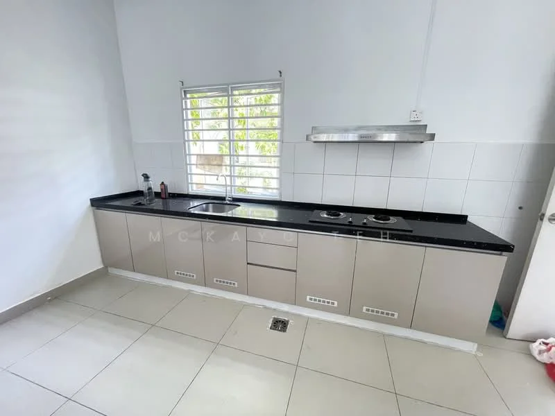 Kitchen features: black granite countertop, light grey cabinetry, single-bowl stainless-steel sink, chrome pull-down faucet, 2-burner gas hob, built-in range hood, white tiled backsplash, white tiled walls, grey floor tiles, window with white grilles, open shelving above countertop; style: modern; view: garden.