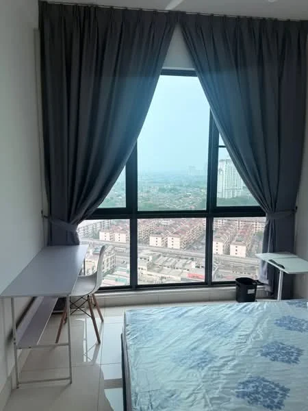 Bedroom features: queen-size bed, grey curtains, floor-to-ceiling windows, desk with chair, city view, white walls, tile flooring, waste bin; style: modern; view: city.
