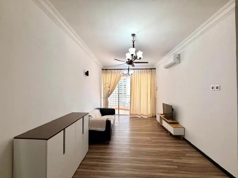 Living features: white painted walls, wooden flooring, 5-blade ceiling fan with light, recessed downlights, sofa in black and white fabric, TV console in white, wall-mounted TV, curtains in light beige, floor-to-ceiling windows, sliding glass door, decorative wall sconce; style: modern; view: city.