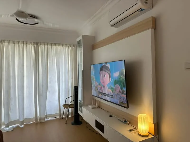 Living features: 5-blade ceiling fan with light, wall-mounted TV, TV console, floor-to-ceiling sheer curtains, light-colored wall, wooden flooring, decorative lamp, glass shelving unit, modern entertainment unit; style: modern.