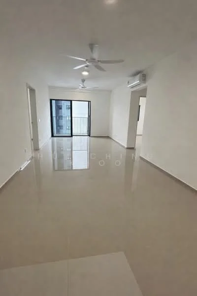 Living features: white painted walls, polished ceramic tile flooring, 5-blade ceiling fan with light, 1 wall-mounted split AC, floor-to-ceiling sliding glass door, balcony access, neutral color scheme, open layout; style: modern.