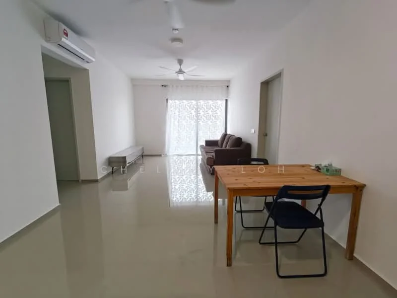 Living features: light grey walls, polished ceramic tile flooring, 5-blade ceiling fan with light, wall-mounted split AC, sofa in brown fabric, coffee table, dining table with wooden surface, blue upholstered dining chair, floor-to-ceiling windows with sheer curtains; style: modern.