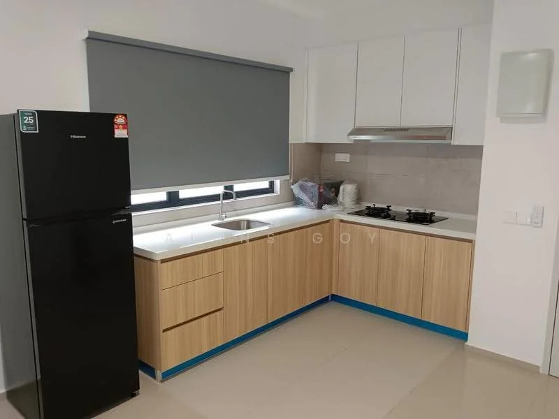 Kitchen features: single-bowl stainless-steel sink, chrome pull-down faucet, white upper cabinets, wood lower cabinets, black refrigerator, built-in gas hob, exhaust hood, grey wall tiles, light-colored countertop, roller blinds on window, ceramic tile flooring; style: modern.