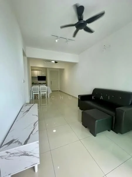 Living features: white painted walls, glossy tile flooring, 5-blade ceiling fan, black leather sofa, marble-top coffee table, white TV console, dining table with chairs, recessed downlights; style: modern.
