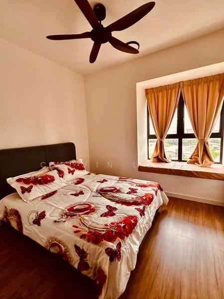 Bedroom features: queen-size bed with floral bedding, wooden flooring, ceiling fan with 5 blades, window with brown curtains, window seat with cushion, white painted walls; style: modern; view: garden.