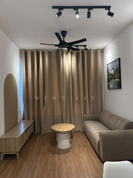 Living features: 3-seater fabric sofa in beige, round wooden coffee table, wooden TV console, 5-blade ceiling fan with light, curtains in beige, wall-mounted artwork, laminate flooring, white painted walls; style: modern.